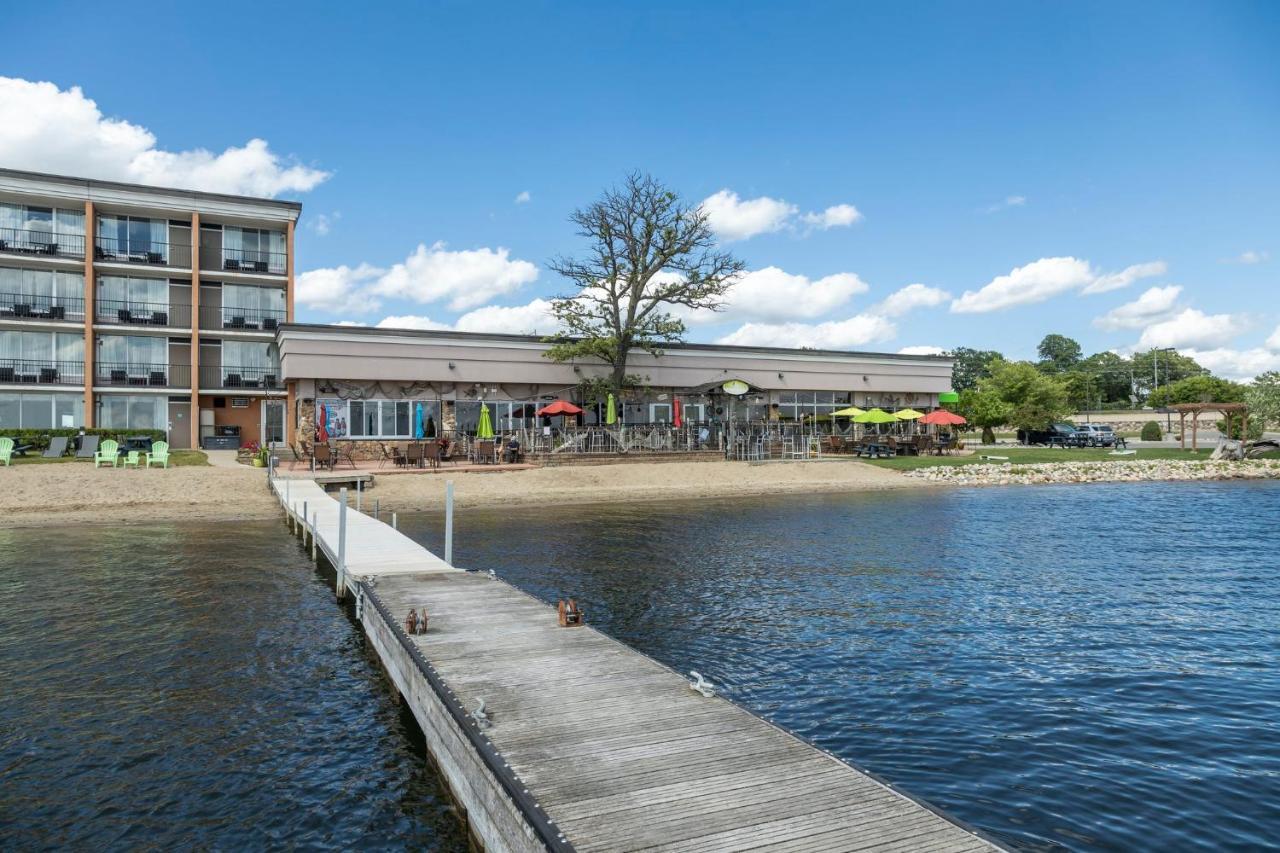 By Ihg Detroit Lakes